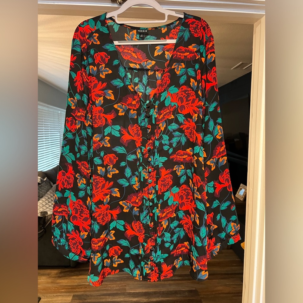 Torrid Size 4 Floral Blouse - Black and Red